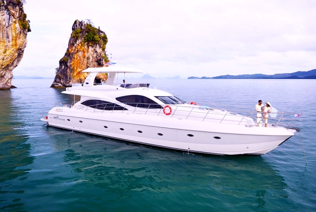yacht